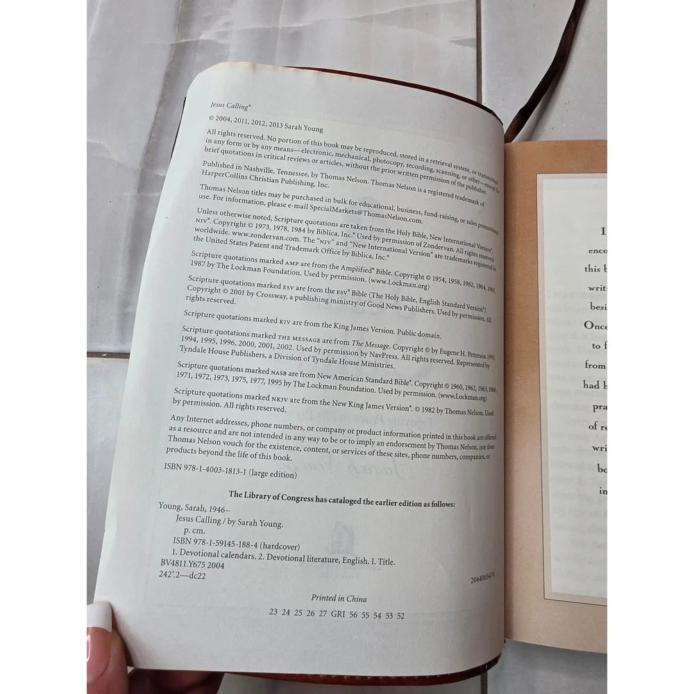 Jesus Calling 365 Day Devotional Sarah Young Brown‎ Faux Leather Deluxe Edition